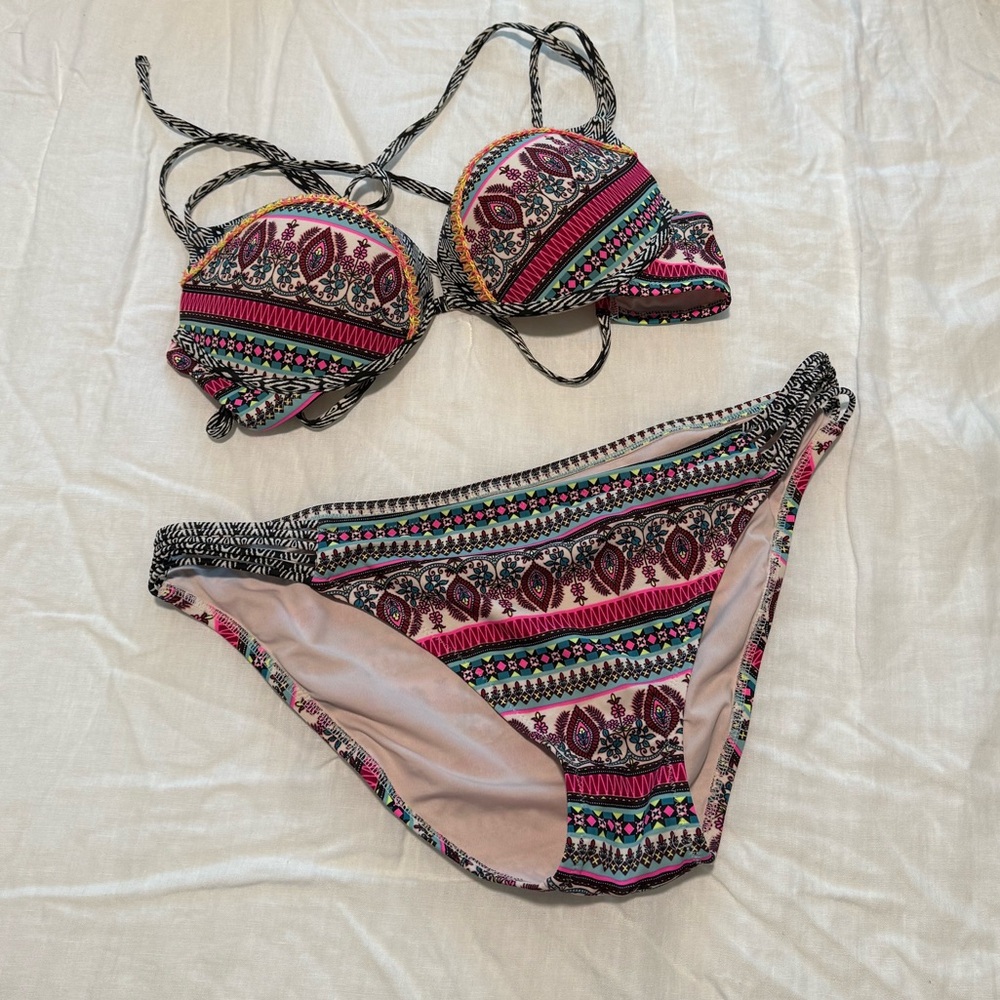 Shade and Shore Bikini, 34D top XL bottom